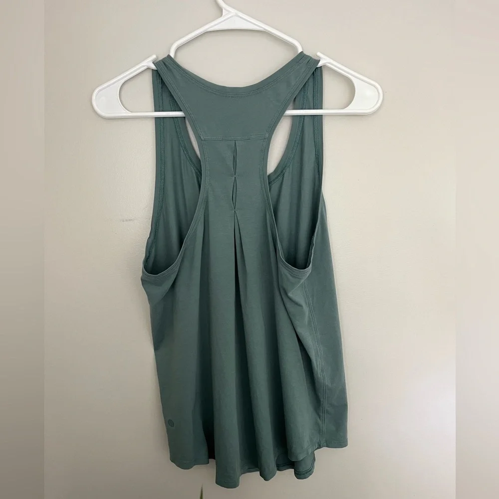 Lululemon size 8 loose fit tank top - Picture 2 of 2